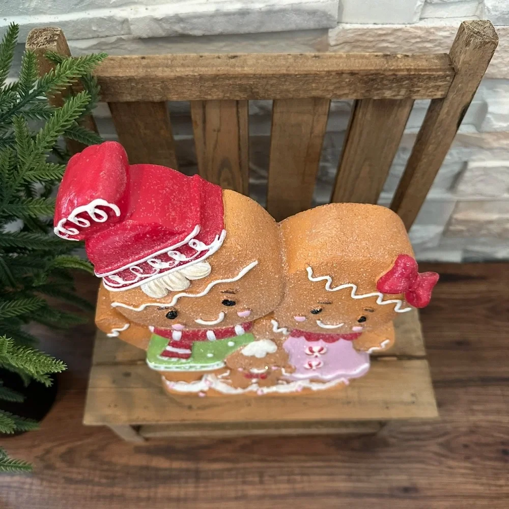 🆕 Festive Gingerbread Family Figurine – Resin Holiday Decor! - Picture 4 of 7